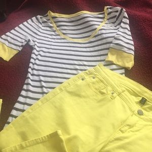 gap spring jeans and t-shirt